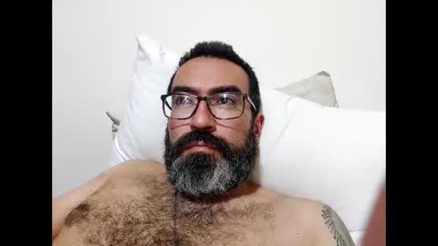 Snapshot of luis2988z chatting on March 2025 02:30:02 AM Hairyman online show from March 2025 02:30:02 AM