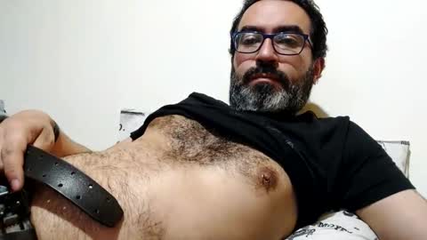 Snapshot of luis2988z chatting on October 2025 01:47:01 AM Hairyman online show from October 2025 01:47:01 AM