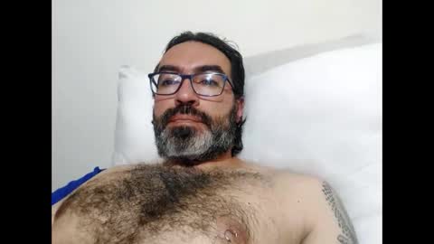 Snapshot of luis2988z chatting on March 2026 03:11:01 AM Hairyman online show from March 2026 03:11:01 AM