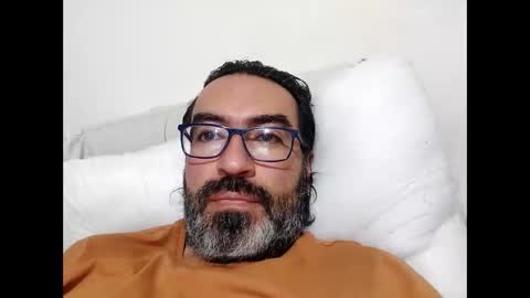 Snapshot of luis2988z chatting on March 2026 02:18:01 AM Hairyman online show from March 2026 02:18:01 AM