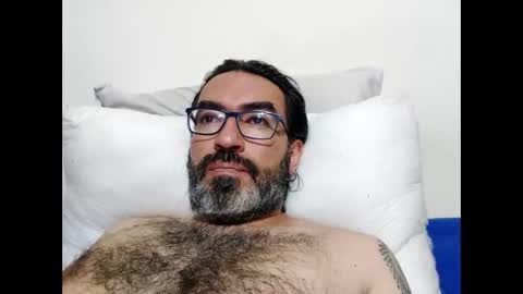 Snapshot of luis2988z chatting on April 2026 04:02:02 AM Hairyman online show from April 2026 04:02:02 AM