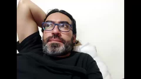 Snapshot of luis2988z chatting on April 2026 03:01:01 AM Hairyman online show from April 2026 03:01:01 AM