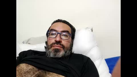 Snapshot of luis2988z chatting on April 2026 05:21:02 AM Hairyman online show from April 2026 05:21:02 AM