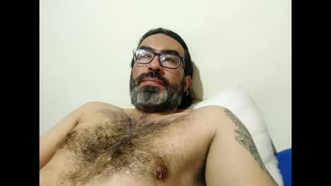 Snapshot of luis2988z chatting on April 2026 02:10:01 AM Hairyman online show from April 2026 02:10:01 AM