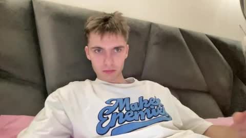 Luis online show from November 2025 08:32:01 PM