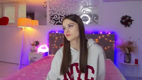 LuisaClover online show from December 2025 01:16:01 PM