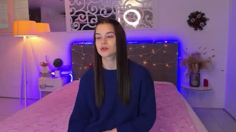 LuisaClover online show from December 2025 01:07:01 PM