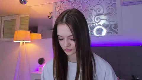 LuisaClover online show from March 2026 04:35:01 PM