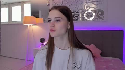 LuisaClover online show from April 2026 12:21:02 PM