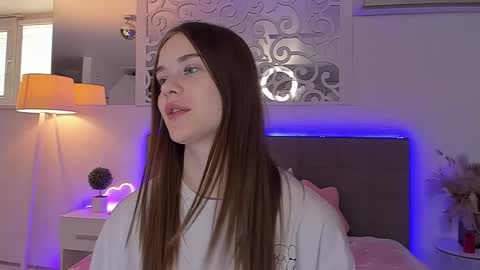 Snapshot of luisaclover chatting on April 2026 12:18:01 PM LuisaClover online show from April 2026 12:18:01 PM