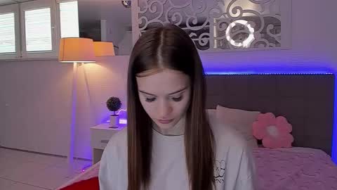 Snapshot of luisaclover chatting on May 2026 12:33:01 PM LuisaClover online show from May 2026 12:33:01 PM