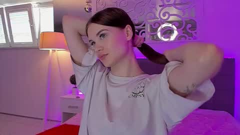 Snapshot of luisaclover chatting on May 2026 12:24:02 PM LuisaClover online show from May 2026 12:24:02 PM