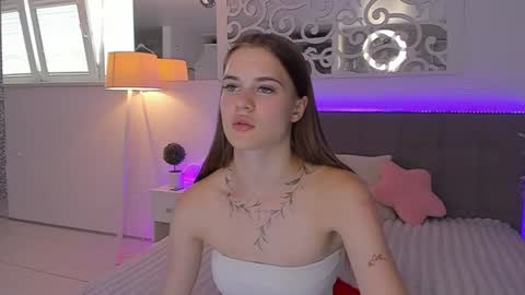 Snapshot of luisaclover chatting on July 2026 12:19:02 PM LuisaClover online show from July 2026 12:19:02 PM