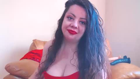 Snapshot of luisahornydoll chatting on April 2026 06:36:02 AM Cassie online show from April 2026 06:36:02 AM
