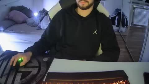 Snapshot of lukasschoetz chatting on December 2024 11:26:02 PM lukasschoetz online show from December 2024 11:26:02 PM