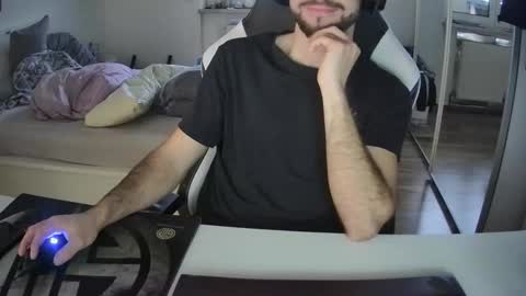 Snapshot of lukasschoetz chatting on December 2024 12:34:01 PM lukasschoetz online show from December 2024 12:34:01 PM