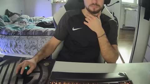 Snapshot of lukasschoetz chatting on January 2025 10:09:02 AM lukasschoetz online show from January 2025 10:09:02 AM