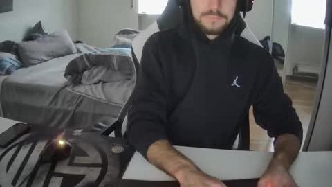 Snapshot of lukasschoetz chatting on February 2025 12:29:01 PM lukasschoetz online show from February 2025 12:29:01 PM