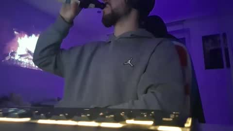 Snapshot of lukasschoetz chatting on November 2025 04:29:02 PM lukasschoetz online show from November 2025 04:29:02 PM