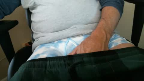 Snapshot of luke7711 chatting on December 2024 02:11:01 PM luke7711 online show from December 2024 02:11:01 PM