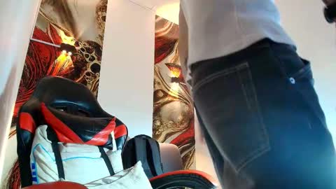 Snapshot of luke_davis01 chatting on March 2026 12:54:01 PM LUKE online show from March 2026 12:54:01 PM