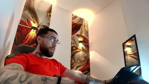 Snapshot of luke_davis01 chatting on April 2026 01:01:01 PM LUKE online show from April 2026 01:01:01 PM