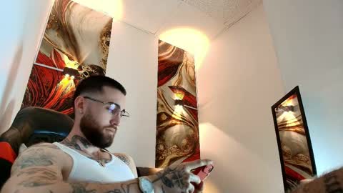 Snapshot of luke_davis01 chatting on April 2026 01:01:01 PM LUKE online show from April 2026 01:01:01 PM