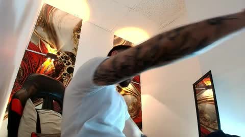 Snapshot of luke_davis01 chatting on April 2026 01:05:02 PM LUKE online show from April 2026 01:05:02 PM