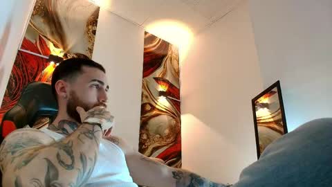 Snapshot of luke_davis01 chatting on April 2026 01:07:01 PM LUKE online show from April 2026 01:07:01 PM