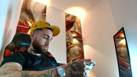 Snapshot of luke_davis01 chatting on April 2026 01:12:01 PM LUKE online show from April 2026 01:12:01 PM