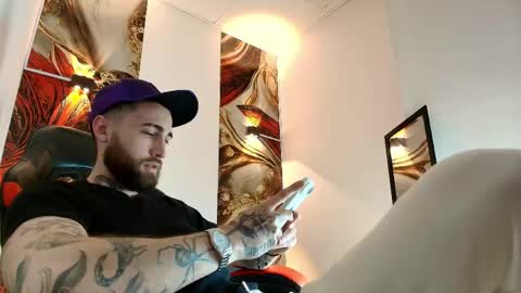 Snapshot of luke_davis01 chatting on April 2026 01:13:02 PM LUKE online show from April 2026 01:13:02 PM