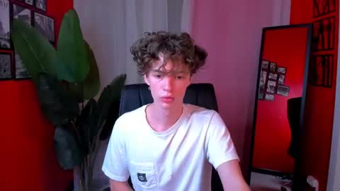Snapshot of luke_sweet chatting on June 2026 04:05:01 PM Luke online show from June 2026 04:05:01 PM