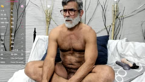 Snapshot of lukecrews chatting on April 2026 07:33:01 PM Luke Crews online show from April 2026 07:33:01 PM