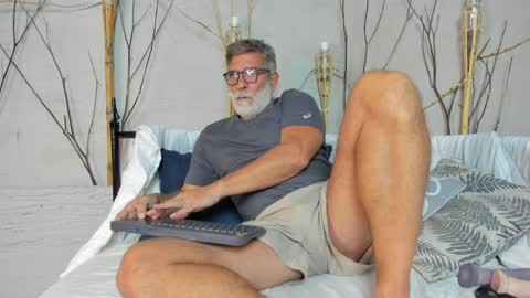 Snapshot of lukecrews chatting on April 2026 07:26:02 PM Luke Crews online show from April 2026 07:26:02 PM