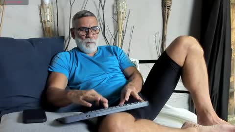 Snapshot of lukecrews chatting on April 2026 05:40:01 PM Luke Crews online show from April 2026 05:40:01 PM