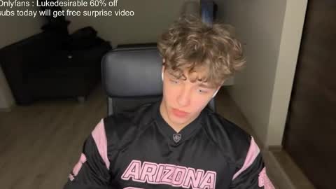 Snapshot of lukedesirable chatting on April 2026 07:23:02 PM lukedesirable online show from April 2026 07:23:02 PM