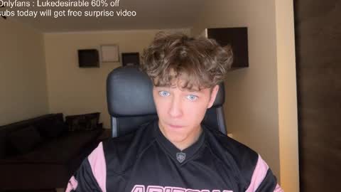 Snapshot of lukedesirable chatting on April 2026 08:09:01 PM lukedesirable online show from April 2026 08:09:01 PM