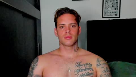 Snapshot of lukeglanton17 chatting on January 2025 01:32:02 AM Luke online show from January 2025 01:32:02 AM