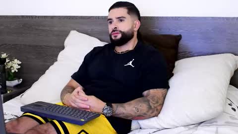 Lukhas f4f online show from October 2025 02:00:01 AM