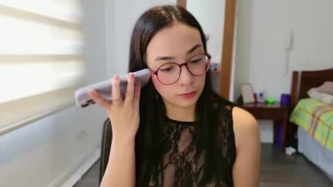 Snapshot of lulibee_ chatting on April 2026 01:23:01 PM Luli online show from April 2026 01:23:01 PM
