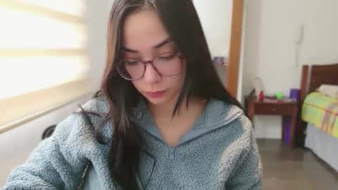Snapshot of lulibee_ chatting on April 2026 01:14:02 PM Luli online show from April 2026 01:14:02 PM