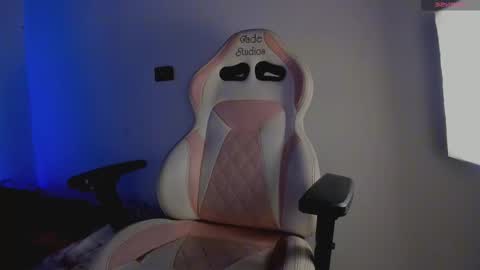 Snapshot of lulu_js_ chatting on September 2025 04:34:02 PM elizabeth online show from September 2025 04:34:02 PM