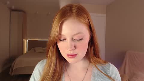 Snapshot of lulu_moons chatting on December 2024 02:33:01 PM Lulu online show from December 2024 02:33:01 PM