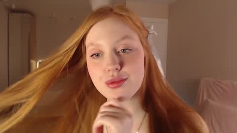 Snapshot of lulu_moons chatting on December 2024 07:57:01 PM Lulu online show from December 2024 07:57:01 PM