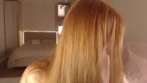 Snapshot of lulu_moons chatting on December 2024 04:43:01 PM Lulu online show from December 2024 04:43:01 PM