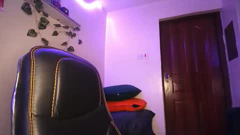 lulu_sparks1 online show from October 2025 04:05:01 AM