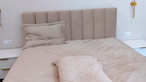 Snapshot of lulu_wolfie chatting on April 2026 01:42:02 AM Lulu online show from April 2026 01:42:02 AM