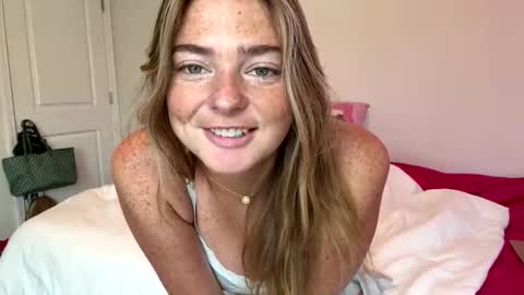 Snapshot of luluxoxo3 chatting on June 2026 04:24:02 PM Lulu online show from June 2026 04:24:02 PM