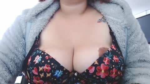 Snapshot of lumi_84 chatting on February 2025 04:21:01 PM LUMI     online show from February 2025 04:21:01 PM