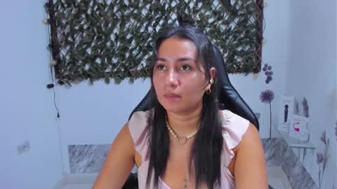 Snapshot of luna021_1 chatting on October 2025 08:29:02 PM Luna  online show from October 2025 08:29:02 PM